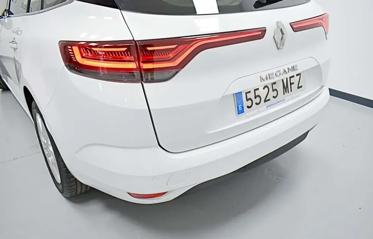 Usado Renault Mégane GrandTour Business 116 CV (85 kW) 2023 Blanco Familiar