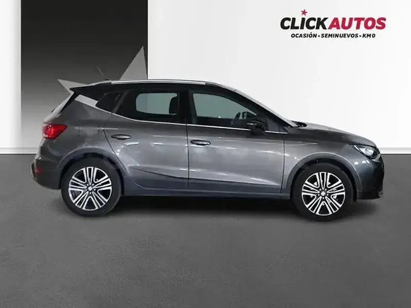 Usado Seat Arona Xperience 115 CV (84 kW) 2025 Gris / plata SUV