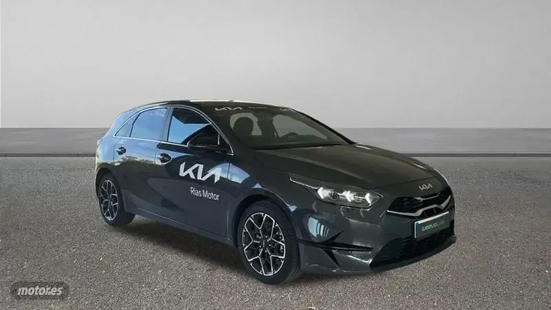 Usado Kia Ceed Style 100 CV (73 kW) 2024 Gris Utilitario