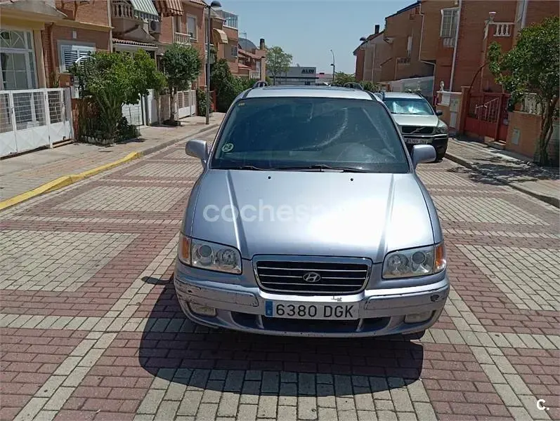 Usado Hyundai Trajet 172 CV (126 kW) 2005 Gris / plata Monovolumen
