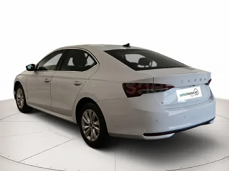 Usado Skoda Octavia Selection 150 CV (110 kW) 2025 Blanco Berlina