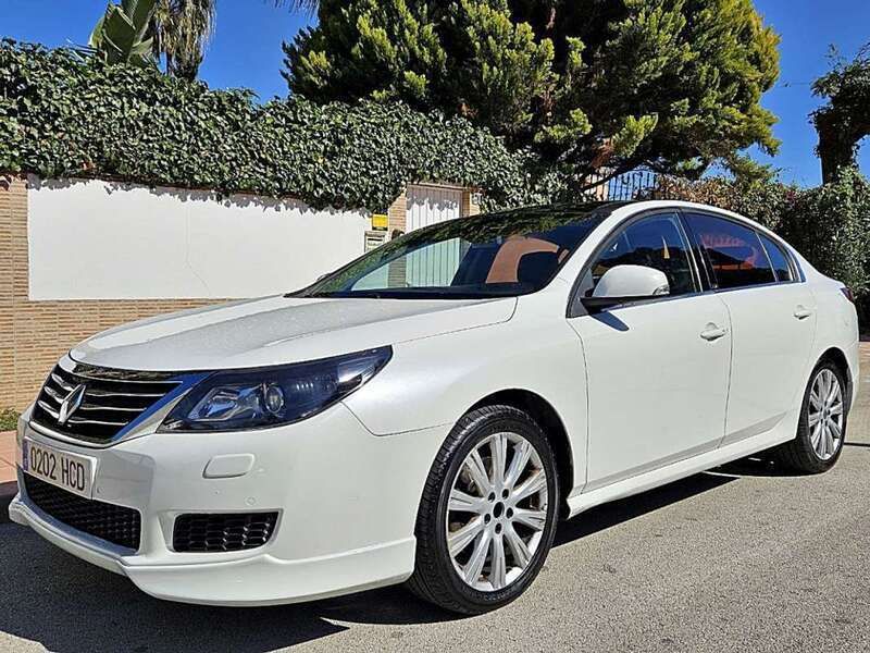 Blanco Usado 2011 Renault Latitude Initiale Berlina | 5990 € - Imagen 1/4