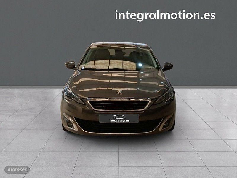 Usado Peugeot 308 Allure 130 CV (95 kW) 2015 Varios colores Berlina