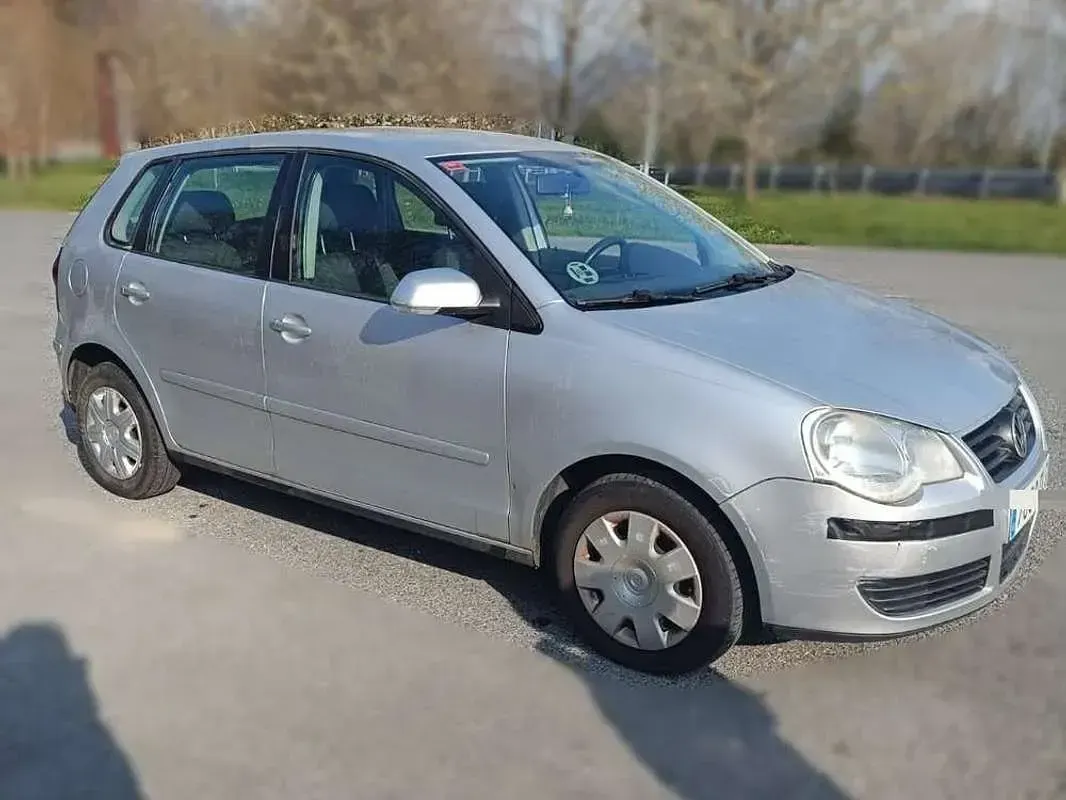 Usado VW Polo Advance 80 CV (58 kW) 2005 Gris Utilitario