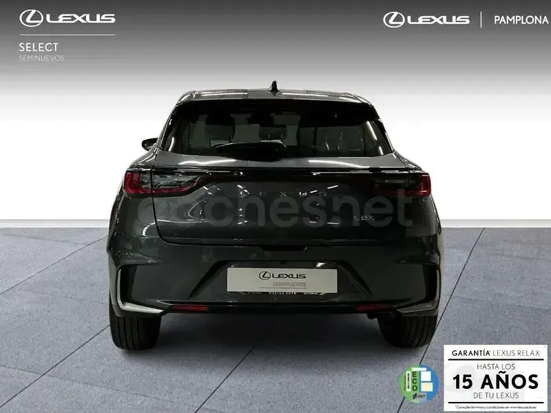 Usado Lexus LBX 136 CV (100 kW) 2025 Gris / plata SUV