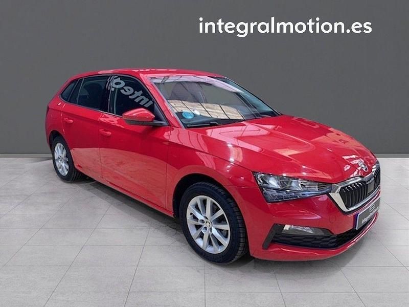 Usado Skoda Scala Sport 110 CV (80 kW) 2021 Rojo Utilitario