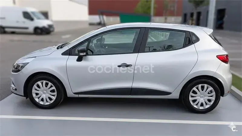 Usado Renault Clio IV Business 75 CV (55 kW) 2019 Gris / plata Berlina