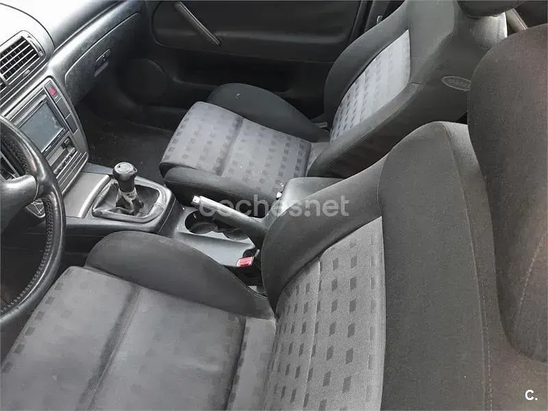 Usado VW Passat Edition 101 CV (74 kW) 2003 Negro Familiar