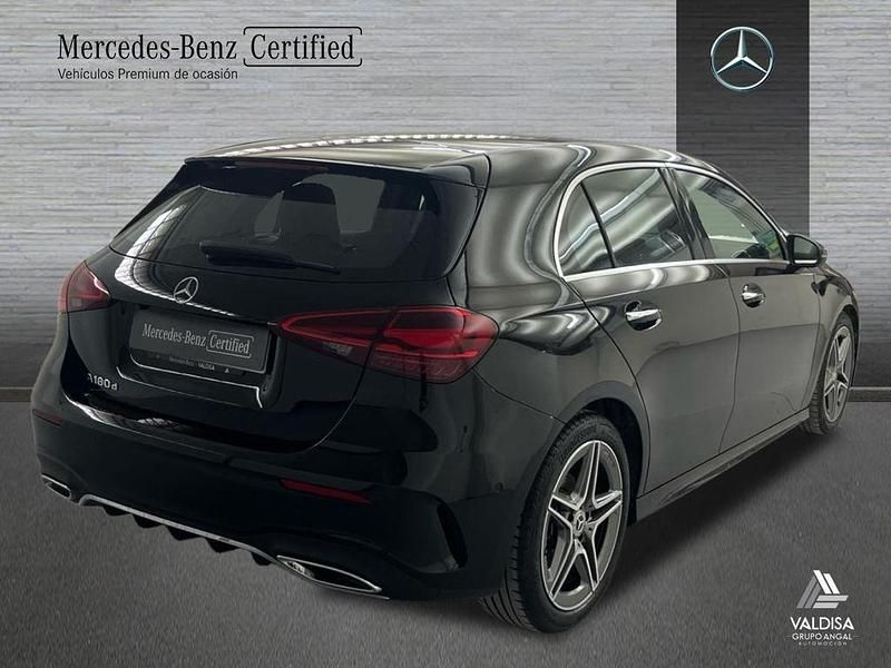 Usado Mercedes A180 AMG line 116 CV (85 kW) 2024 Negro noche Berlina