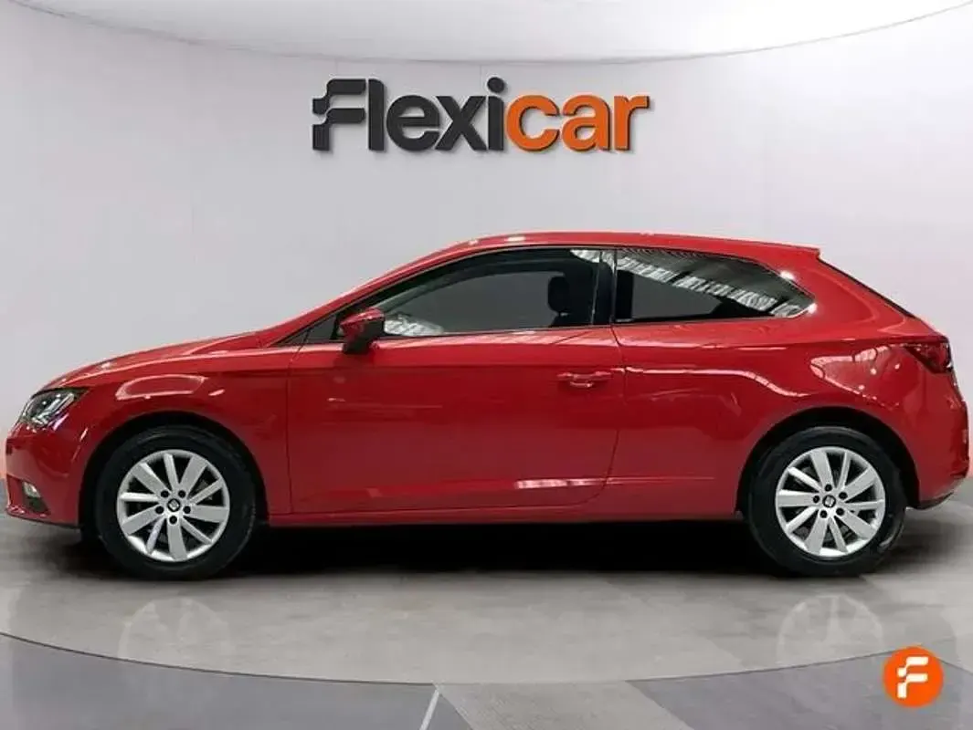 Usado Seat Leon ST Style 110 CV (80 kW) 2017 Rojo Familiar