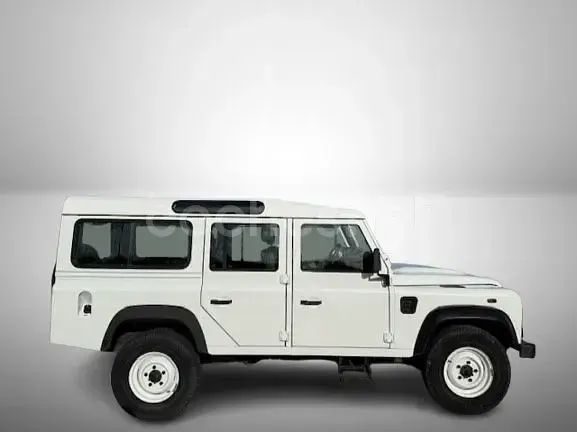 Używany Land Rover Defender 122 KM (89 kW) 2013 Biały Kombi