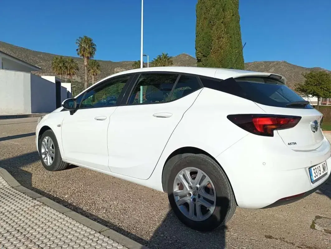 Usado Opel Astra Dynamic 110 CV (80 kW) 2016 Utilitario
