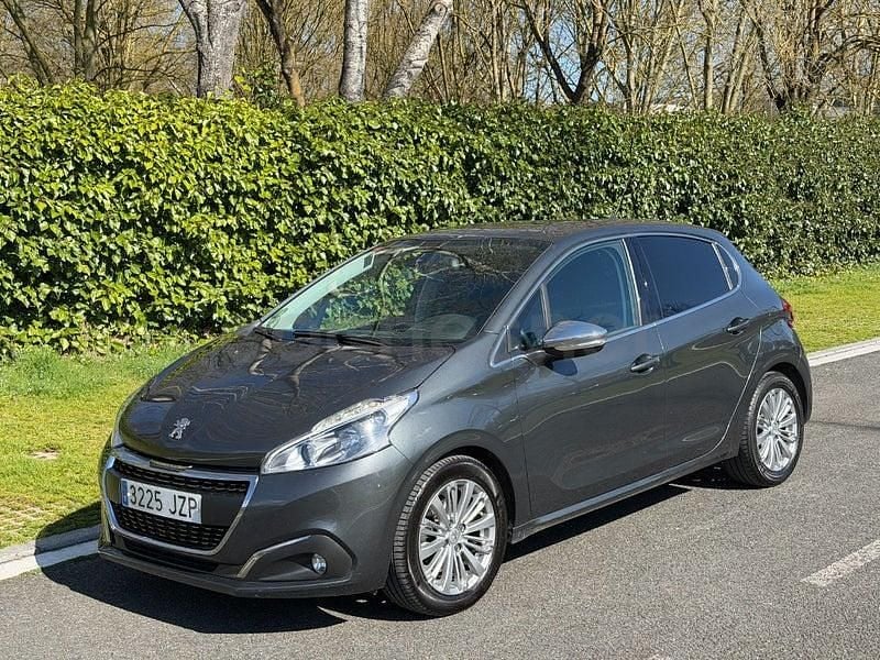 Usado Peugeot 208 Allure 100 CV (73 kW) 2017 Gris / plata Utilitario