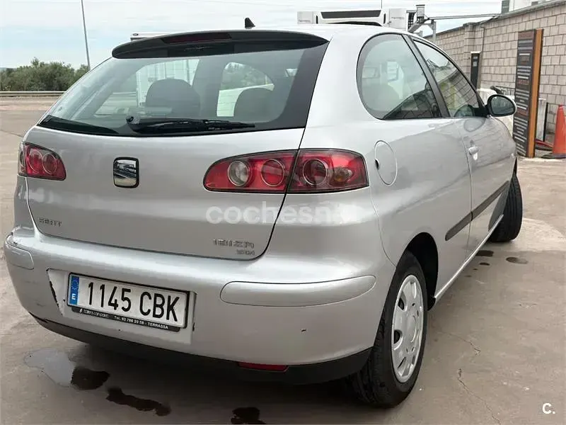 Usado Seat Ibiza Stella 64 CV (47 kW) 2002 Gris / plata Utilitario