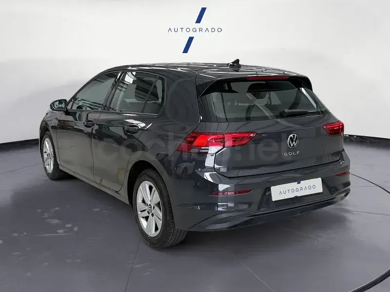 Usado VW Golf VIII 115 CV (84 kW) 2022 Gris / plata Berlina