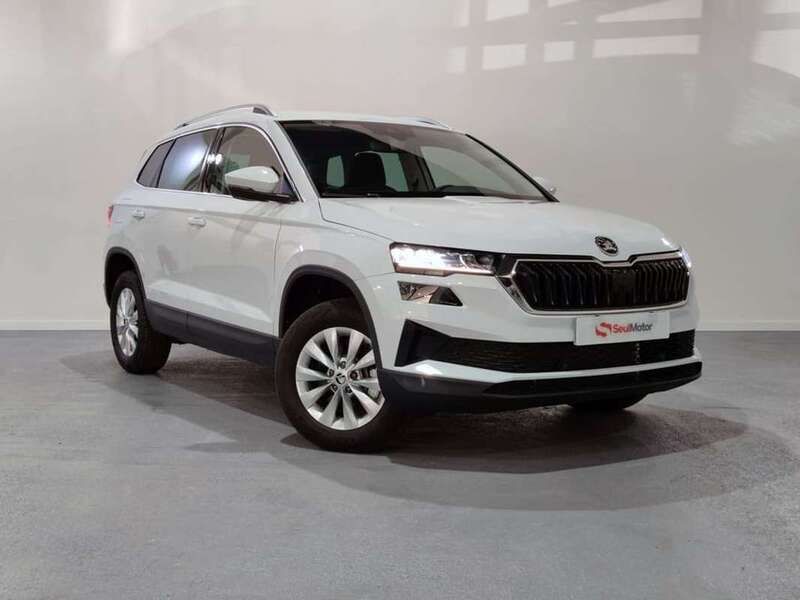 Blanco Usado 2023 Skoda Karoq Ambition SUV | 25.799 € (Precio justo) - Imagen 1/4