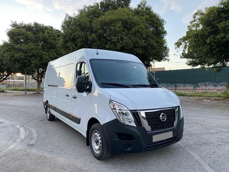 Usado Nissan Interstar 135 HP (99 kW) 2024 Branco Van