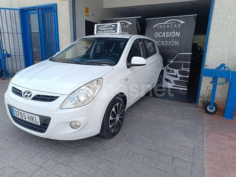 Blanco Usado 2012 Hyundai i20 Comfort Berlina | 6490 € (Un poco caro) - Imagen 1/4