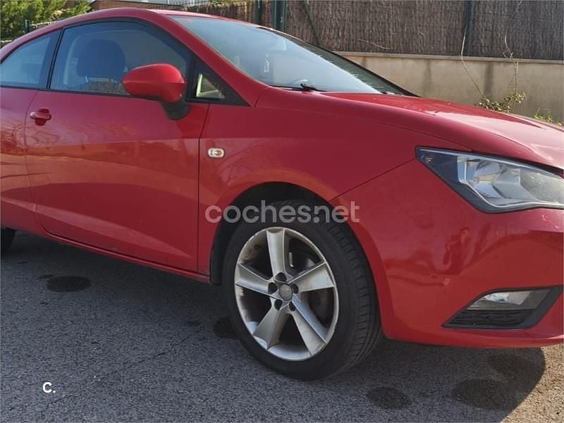 Usado Seat Ibiza Style 90 CV (66 kW) 2012 Rojo Berlina