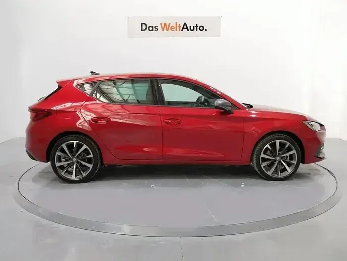 Usado Seat Leon FR 204 CV (150 kW) 2024 Rojo Berlina