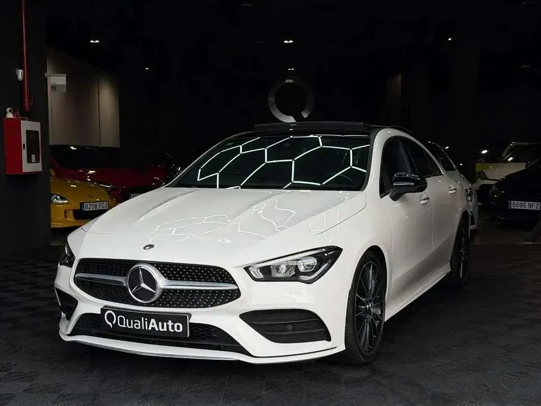 Usado Mercedes CLA180 136 CV (100 kW) 2019 Blanco Coupe