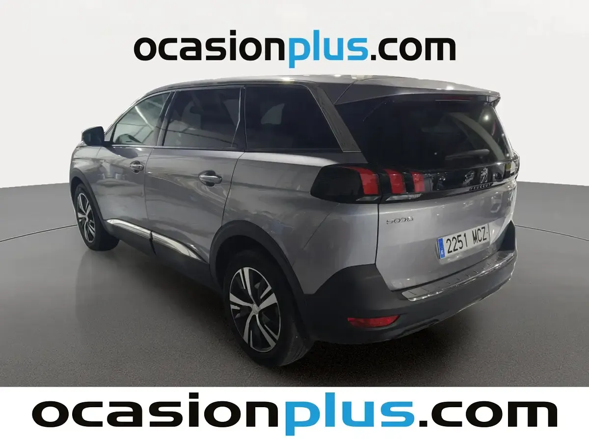 Usado Peugeot 5008 Allure 131 CV (96 kW) 2022 Gris SUV