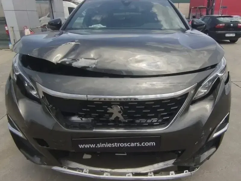 Usado Peugeot 3008 GT-line 130 CV (95 kW) 2019 Gris / plata SUV