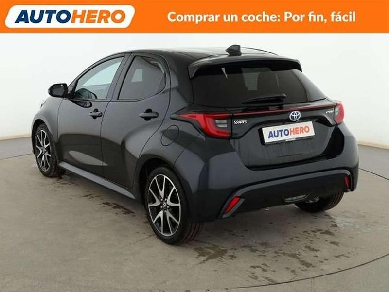 Usado Toyota Yaris Hybrid Style 116 CV (85 kW) 2022 Negro Berlina