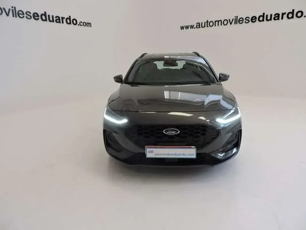 Usado Ford Focus ST-Line 125 CV (91 kW) 2023 Gris Familiar
