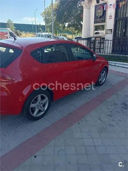 Usado Seat Leon Copa 105 CV (77 kW) 2011 Rojo Utilitario