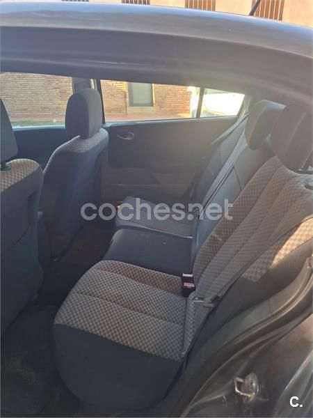 Usado Renault Mégane GrandTour Dynamique 98 CV (72 kW) 2005 Verde Familiar