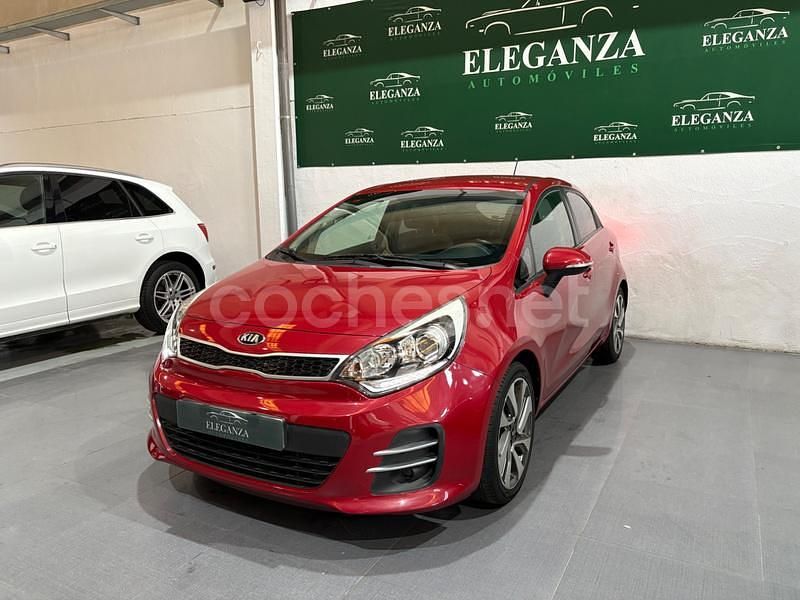 Granate Usado 2016 Kia Rio Berlina | 9990 € (Precio justo) - Imagen 1/4