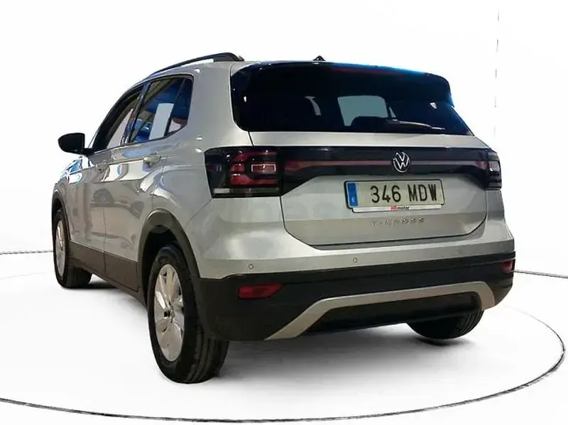 Usado VW T-Cross Advance 110 CV (80 kW) 2023 Gris / plata SUV