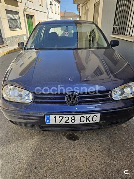 Usado VW Golf IV 110 CV (80 kW) 2003 Azul Berlina