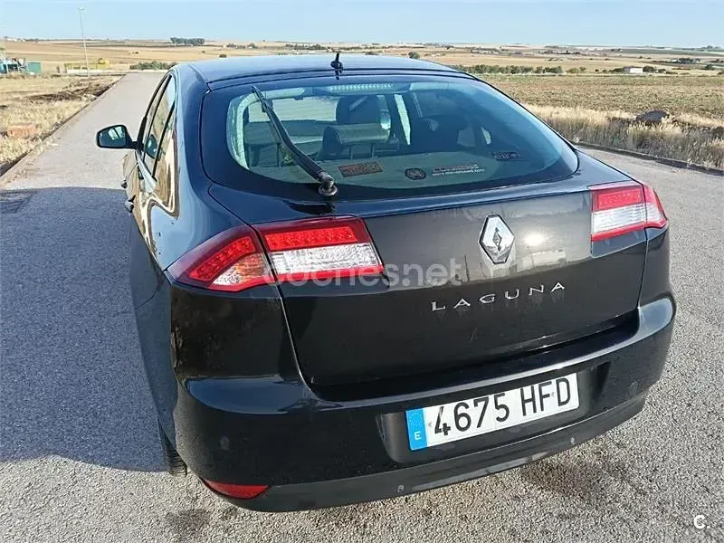 Usado Renault Laguna III Dynamique 130 CV (95 kW) 2013 Negro Berlina
