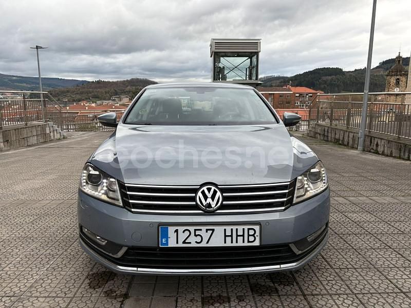 Usado VW Passat 105 CV (77 kW) 2011 Azul Berlina