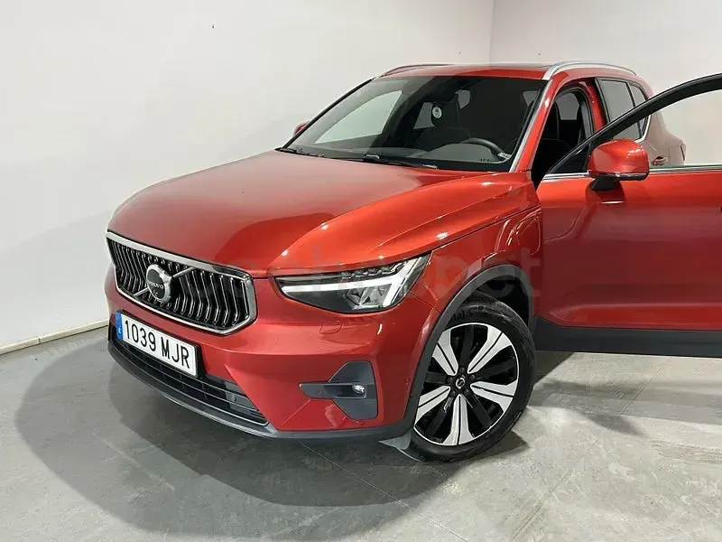 Usado Volvo XC40 262 CV (192 kW) 2023 Rojo SUV