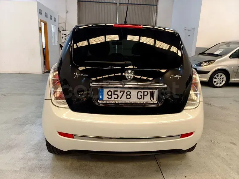 Usado Lancia Ypsilon 75 CV (55 kW) 2009 Blanco Utilitario