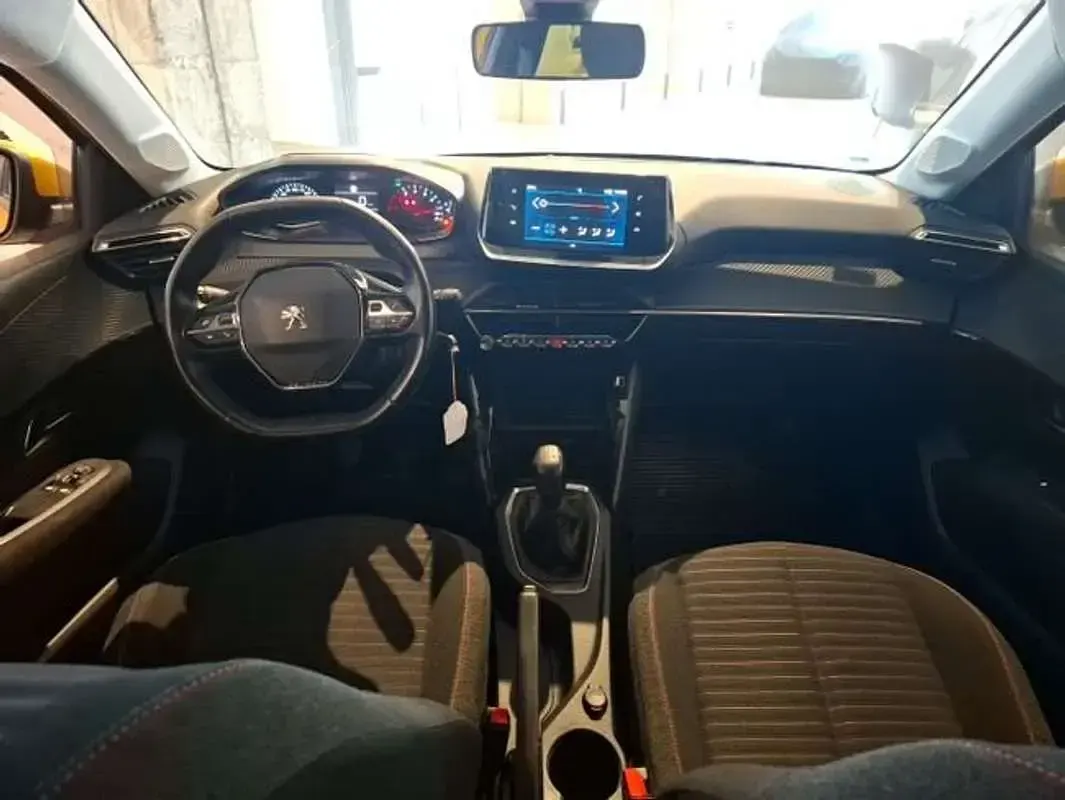 Usado Peugeot 208 Active 75 CV (55 kW) 2021 Amarillo Utilitario