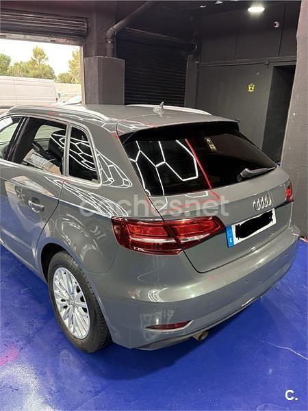 Usado Audi A3 116 CV (85 kW) 2018 Gris / plata Berlina
