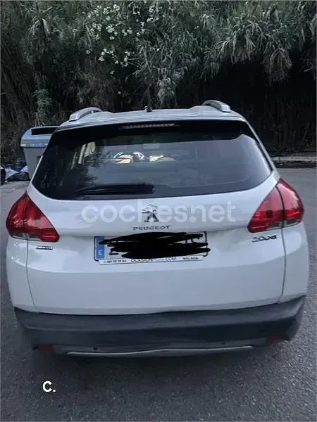 Usado Peugeot 2008 Allure 100 CV (73 kW) 2015 Blanco SUV