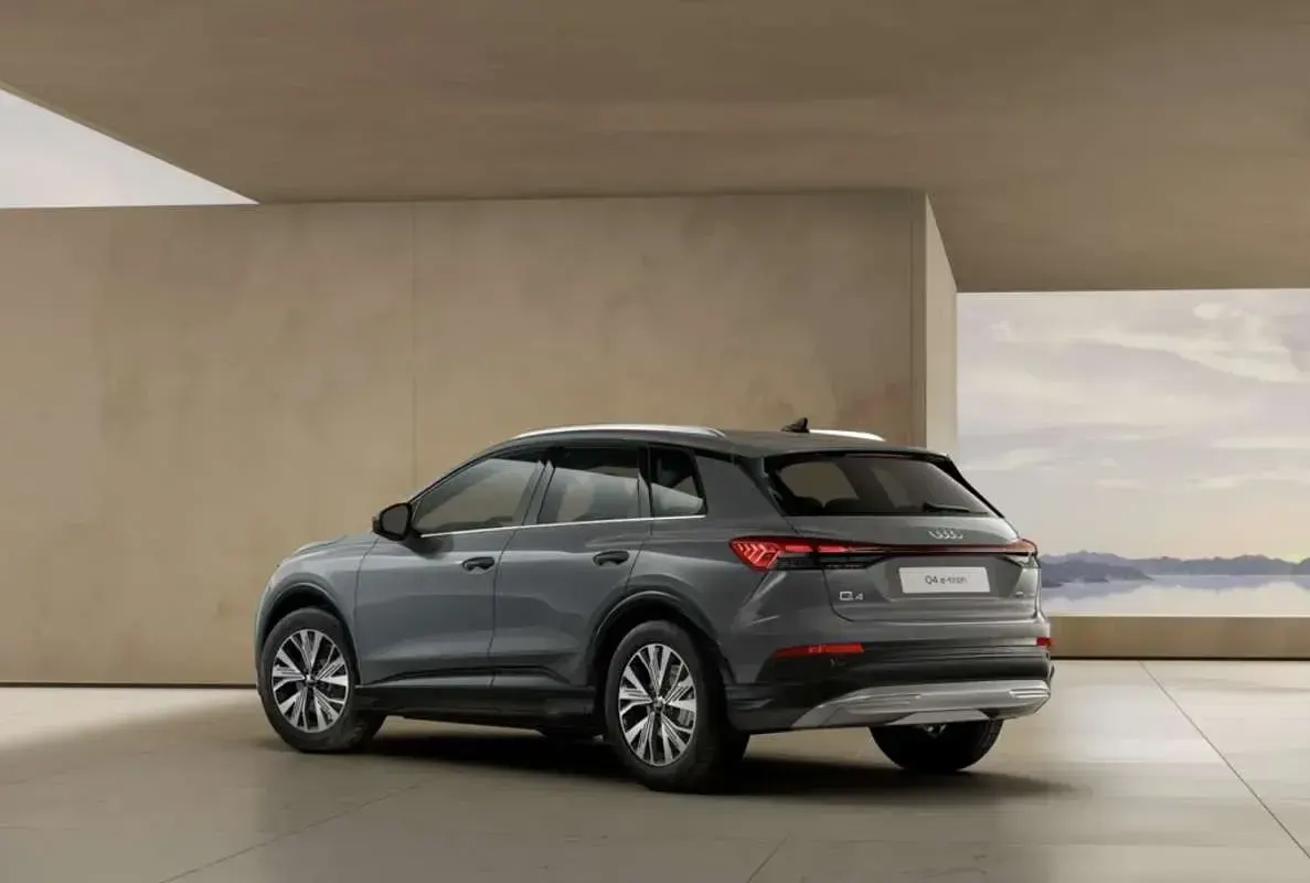 Nuevo Audi Q4 e-tron Advanced Plus 150 kW (204 CV) 2026 Gris SUV