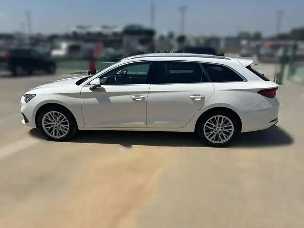 Usado Seat Leon XCELLENCE 150 CV (110 kW) 2022 Blanco Berlina
