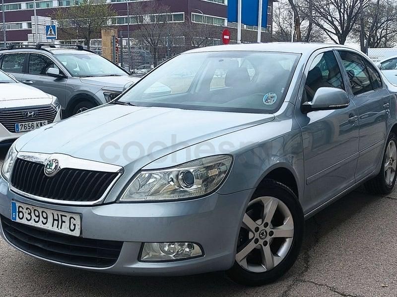 Usado Skoda Octavia 105 CV (77 kW) 2011 Azul Berlina
