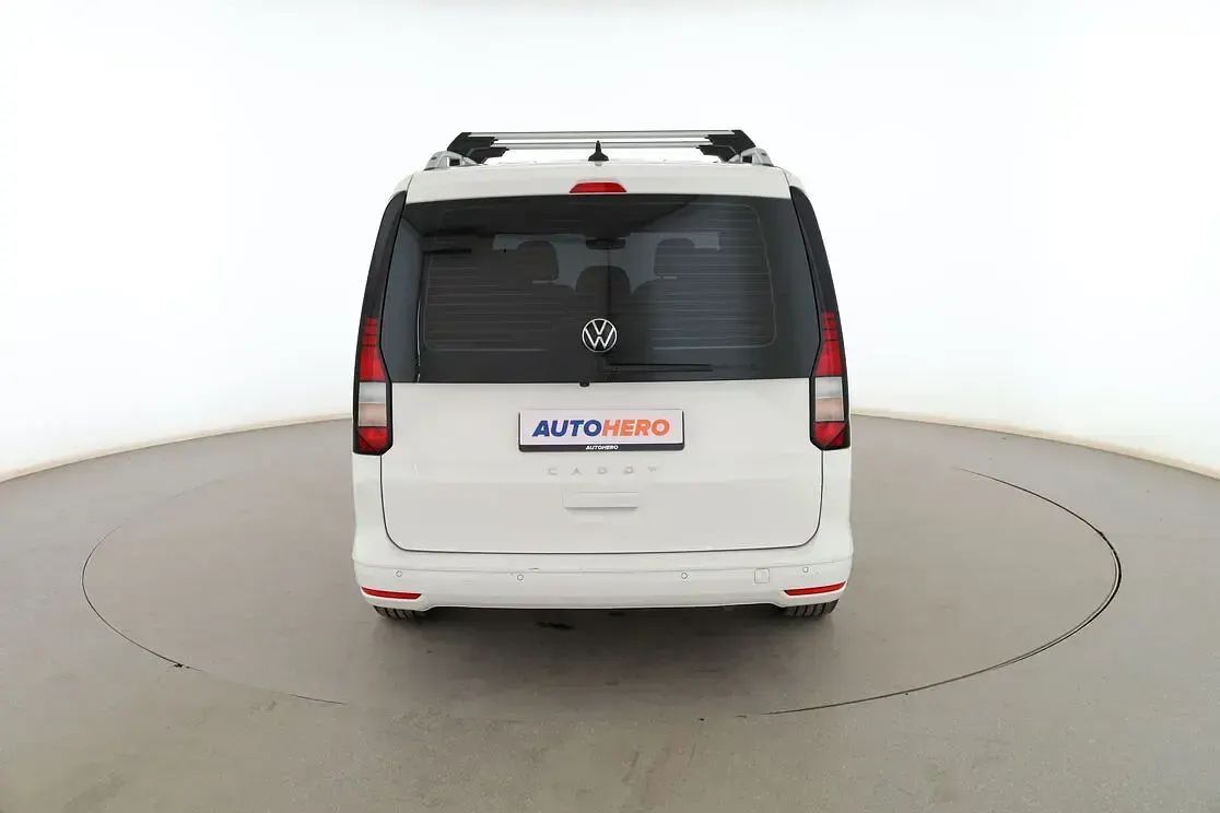 Usado VW Caddy Maxi 122 CV (89 kW) 2022 Blanco Monovolumen