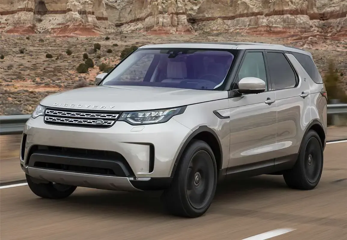 Käytetty Land Rover Discovery 5 HSE 241 HP (177 kW) 2017 Musta Katumaasturi
