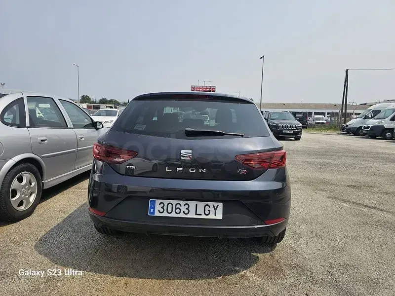 Usado Seat Leon Style 130 CV (95 kW) 2020 Azul Berlina