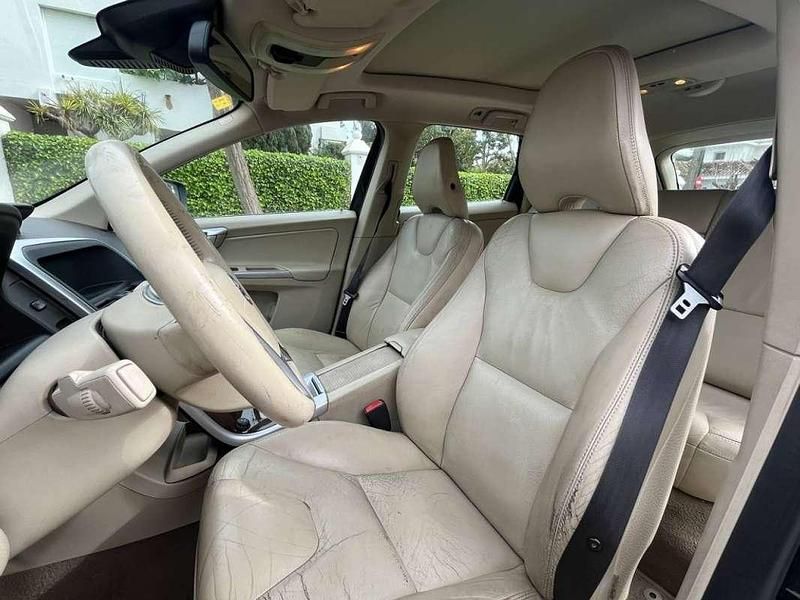 Używany Volvo XC60 Summum 175 KM (128 kW) 2010 Czarny SUV