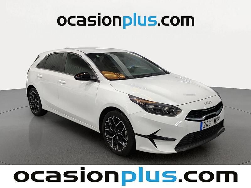 Usado Kia Ceed Edition 7 100 CV (73 kW) 2025 Blanco Utilitario