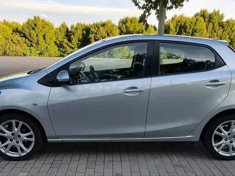 Usado Mazda 2 Active 86 CV (63 kW) 2008 Gris / plata Utilitario